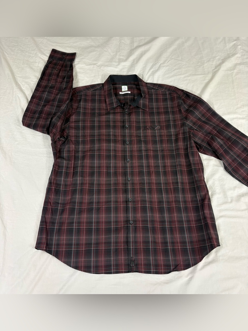 Calvin Klein Mens Burgundy Plaid Long Sleeve Button Up Shirt..See Measurements.